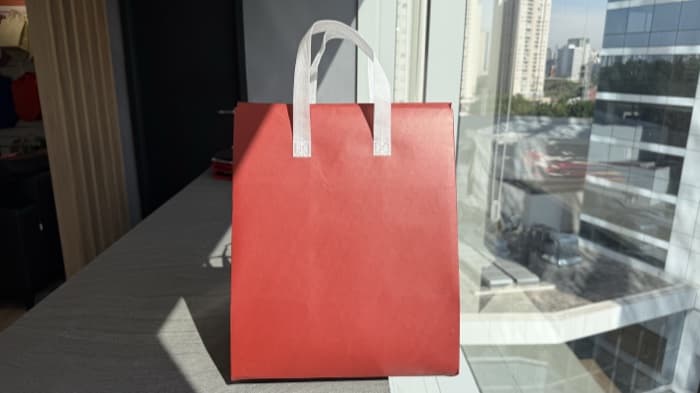 Unbedruckte Thermotasche.